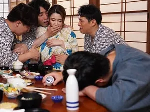 đưa bà xã đi suối nước nóng, gã chồng không biết vợ bị người khác xxx sấp mặt