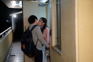 Mẹ yêu bạn học của con trai suốt 5 năm… sau cú sốc bị ông chồng cắm sừng