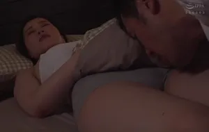 3 ngày người chồng đi công chuyện, cô vợ ở nhà nữa đêm bị bố người chồng mò vào phòng